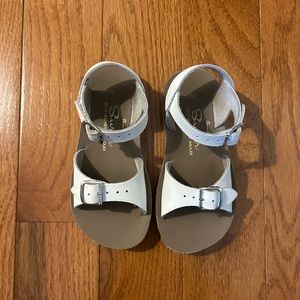 Saltwater sandals little girl size 9